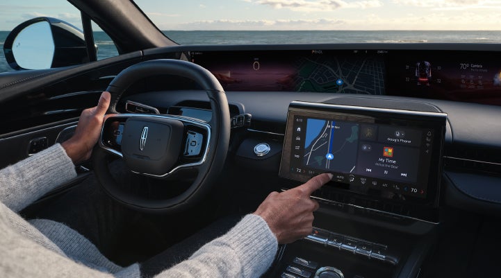 The driver of a 2024 Lincoln Nautilus® SUV interacts with the new Lincoln Digital Experience. | Courtesy Lincoln in Altoona PA