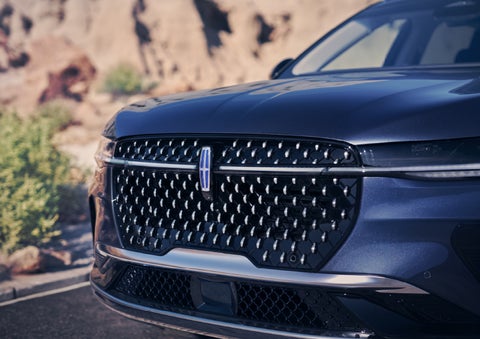The stylish grille of a 2024 Lincoln Nautilus® SUV sparkles in the sunlight. | Courtesy Lincoln in Altoona PA