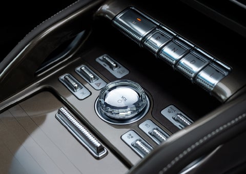A crystal-inspired volume knob is shown in the center floor console of a 2024 Lincoln Nautilus® SUV. | Courtesy Lincoln in Altoona PA